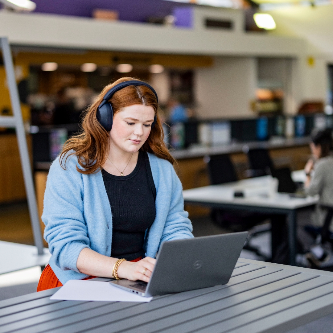 Students in 5 Boroughs pizza restaurant