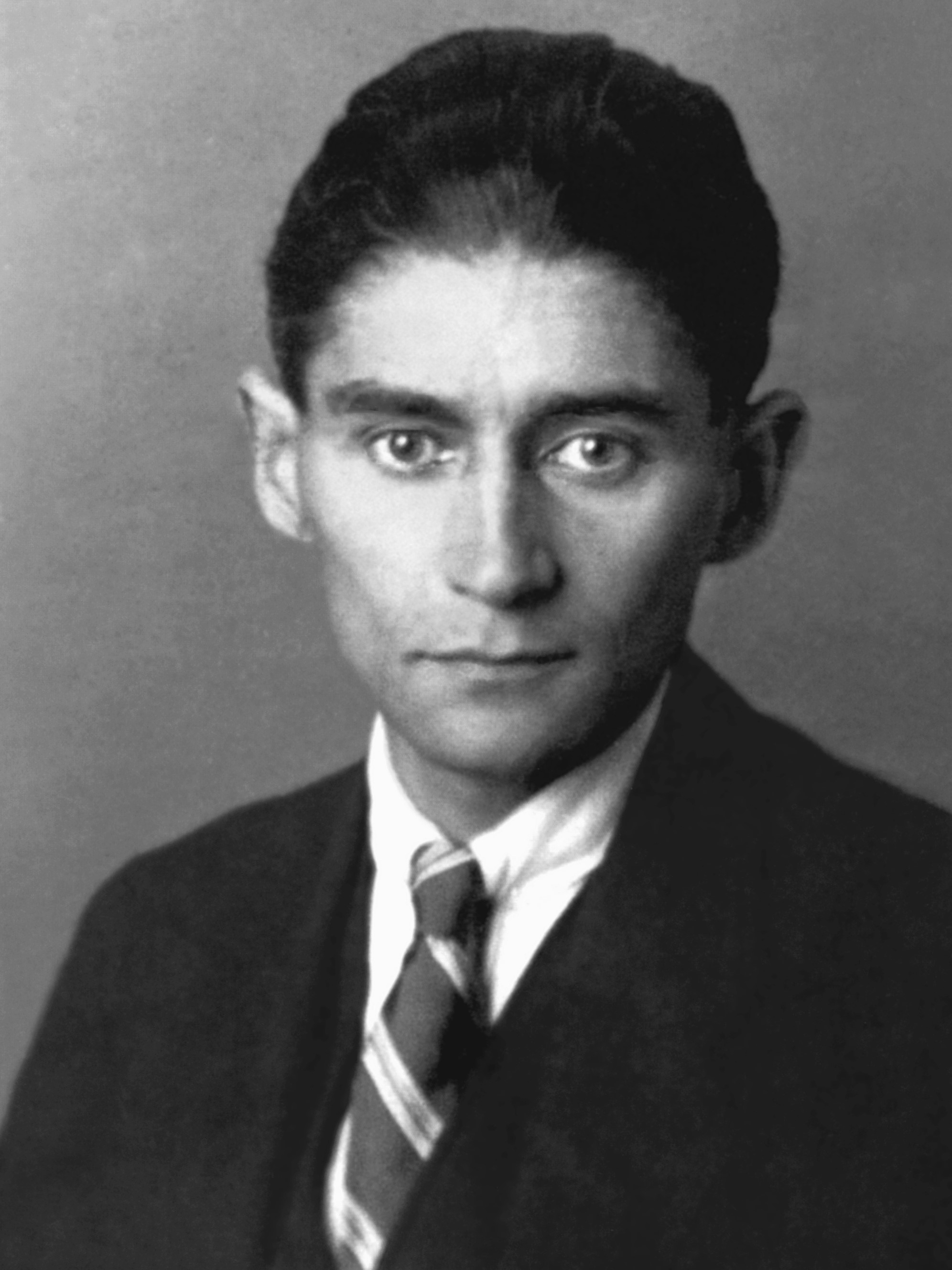 Black and white pic of 1920s young man in suit
